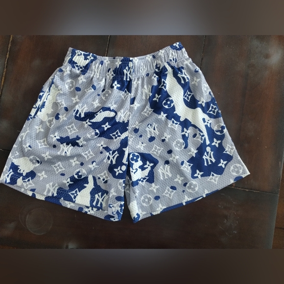 Bravest Studios ‘Snow Camo / LV / Yankees’ Shorts/ Size Small.